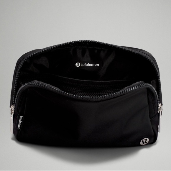 HOT:: Lululemon Everywhere Belt Bag EBB 2L Large - in Black - Picture 3 of 5